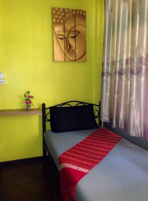A.T Guesthouse Банкок Екстериор снимка