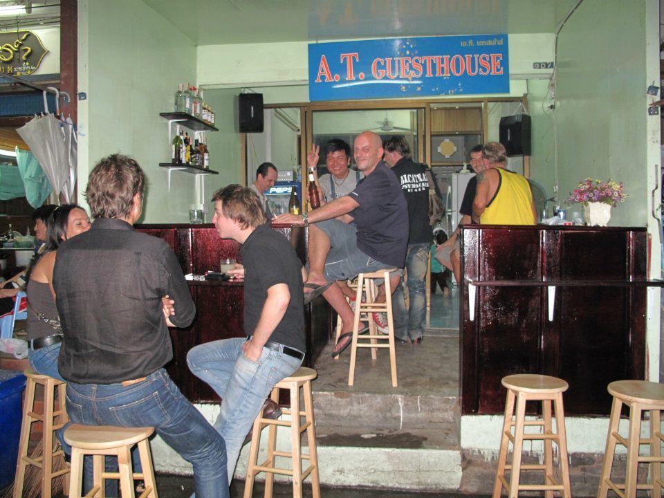 A.T Guesthouse Банкок Екстериор снимка